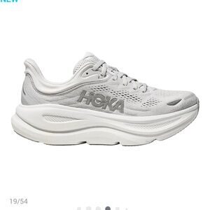 Hoka Bondi 9
Women's Light Gray Athletic shoes. Size 9.5 Wide